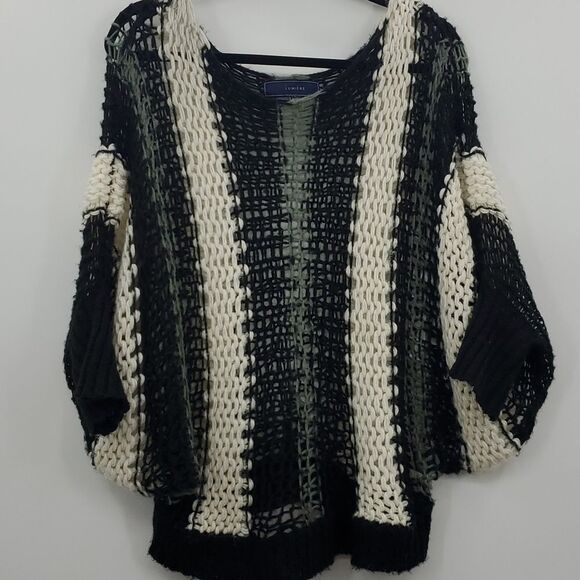 Lumiere Loose Knit Bat Wing Sleeve Sweater. - Picture 9 of 17